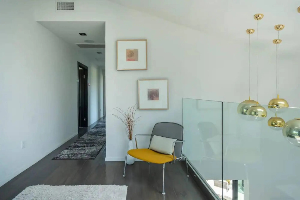 Troy Dr - Sleek & Modern Hollywood Hills Home With Stunning Views