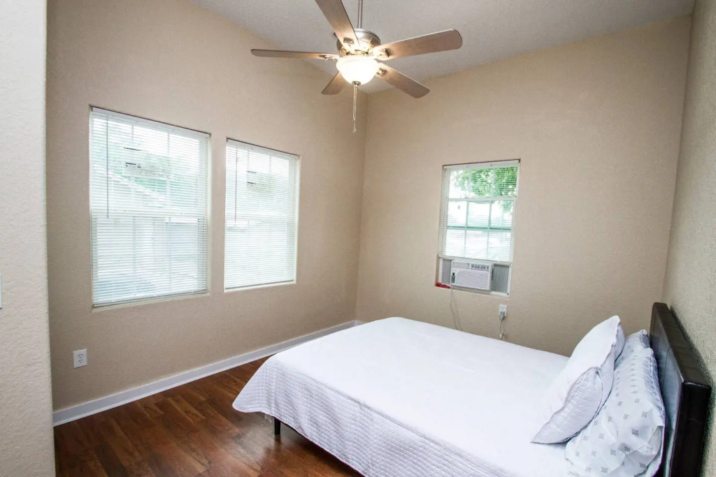 3BR/2BA Remodeled Apartment Near Downtown