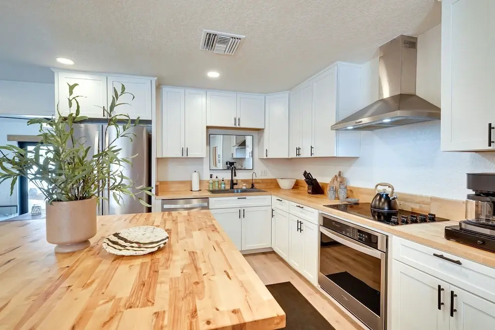 Pool, Grill & Fire Pit: Pet-friendly Arizona Home