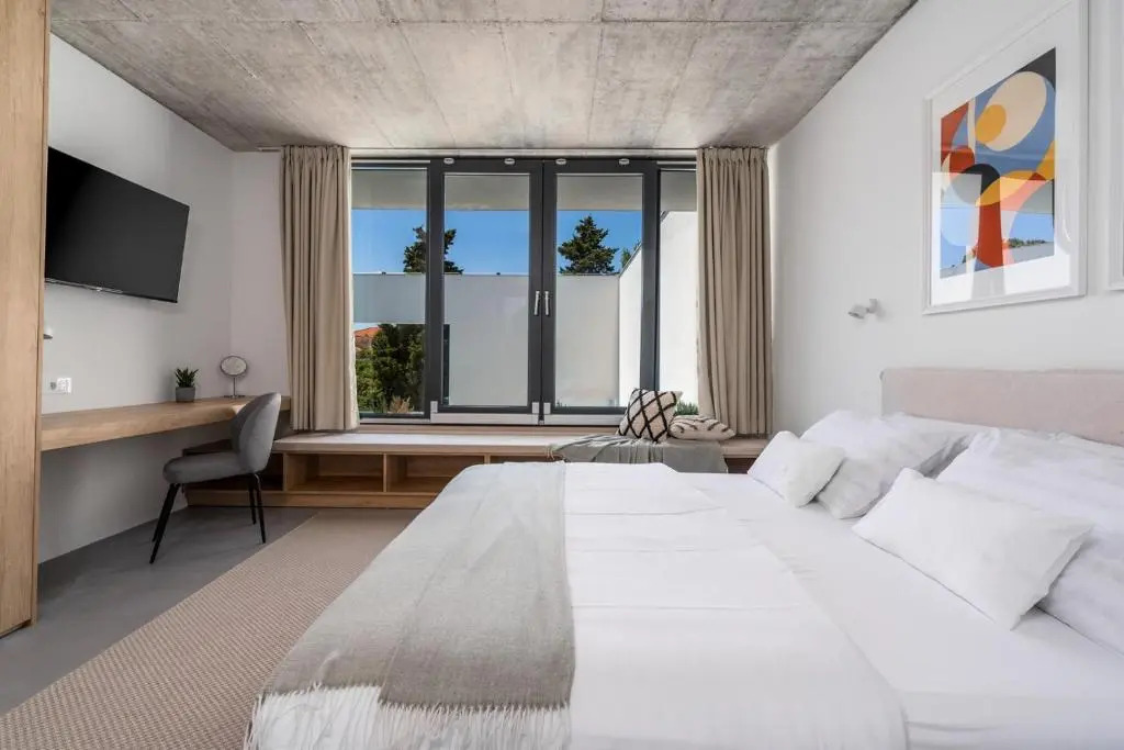 Luxury 5-bedroom Villa Altabianca with a Heated Pool, Finnish sauna, an outdoor Cinema, 50m from the beach