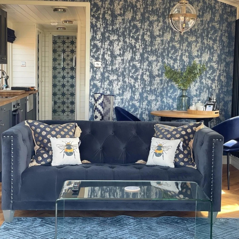 Cosy Lodge With Private Hot Tub in Tottergill Farm
