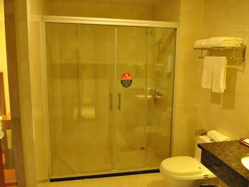 Four Seasons Qingteng Hotel (Ningbo Zhenhai New City Zhenhai Avenue Subway Station)