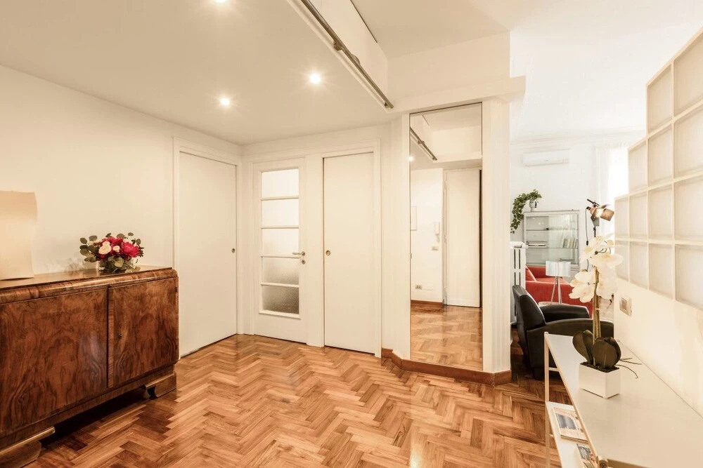 Quiet and Bright 2 Beds in a Great Area