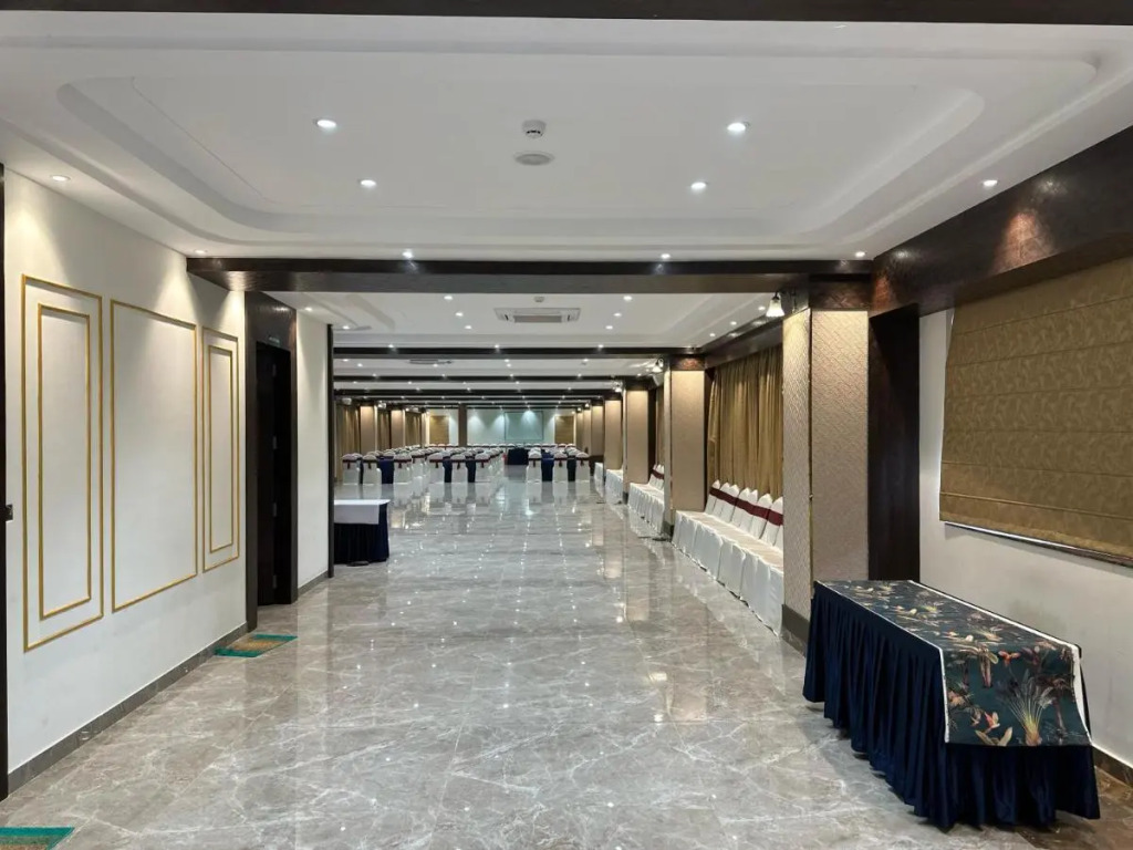 Monday Hotels Amalapuram Heights
