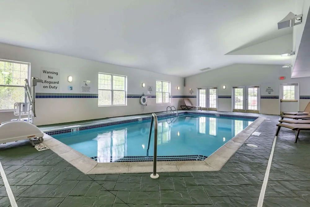 Holiday Inn Express Hotel & Suites Amherst-Hadley, MA