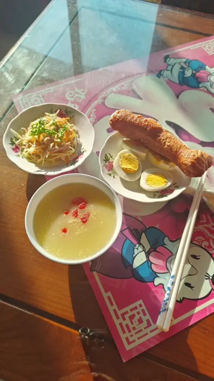 Mommys home with breadfast and food and more