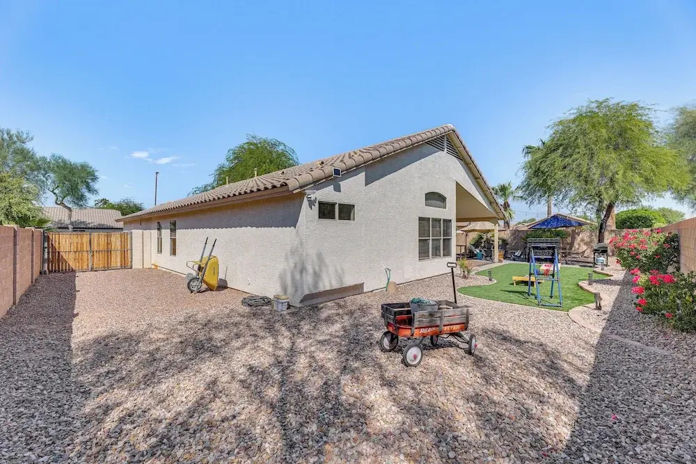 Centrally Located Gilbert Home: Patio & Grill!