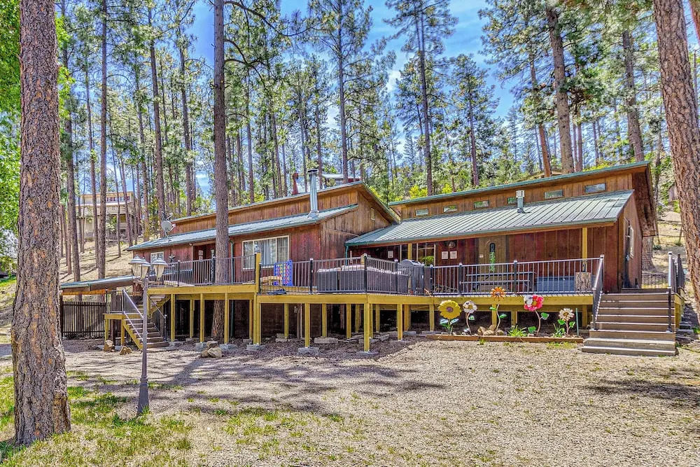 Sleepy Bear Cabin in Ruidoso: Deck & Yard Games!