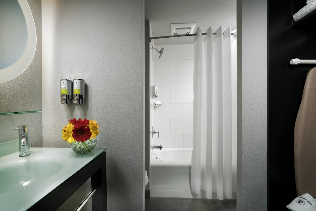 Staypineapple, Hotel FIVE, Downtown Seattle