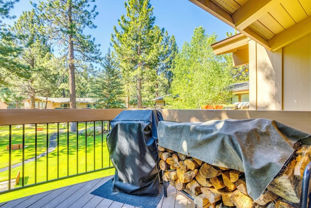 Mammoth Lakes Vacation Rental: 1 Mi to Ski Area!