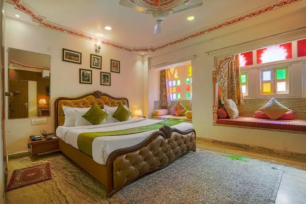 Royal Rafahiya - A Rooftop Lake View Hotel Near Lake Pichola