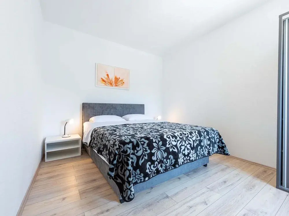 Apartments Lucija - One Bedroom Apartment With Terrace