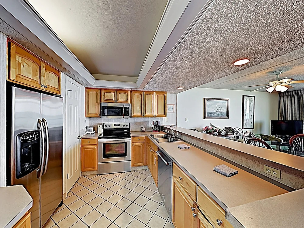 New Listing! Gulf-view Beauty W/ Pools, Gym, Sauna 3 Bedroom Condo