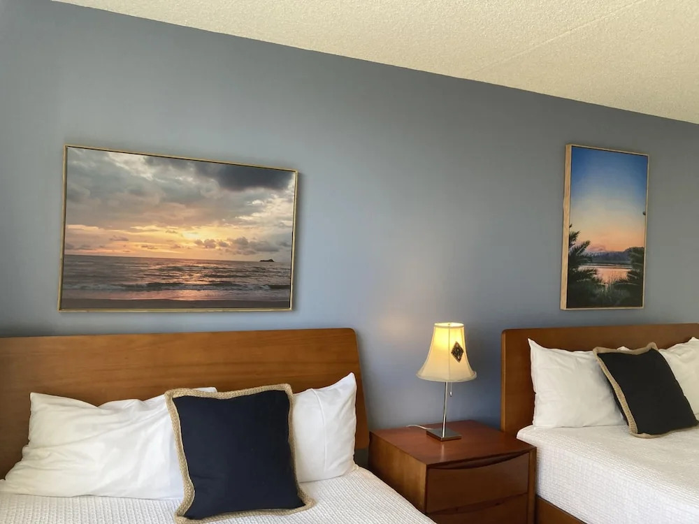 Deluxe Condo with Pool View, Free Parking & Wi-Fi