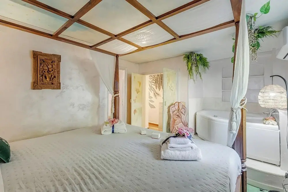 La Casa Fra gli Ulivi luxury apartments with pool near Cinque Terre and Tuscany