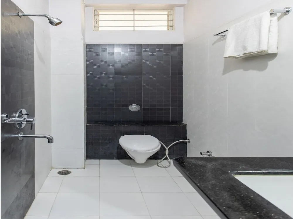 Oyo 28591 Hotel Madur Milan Garden