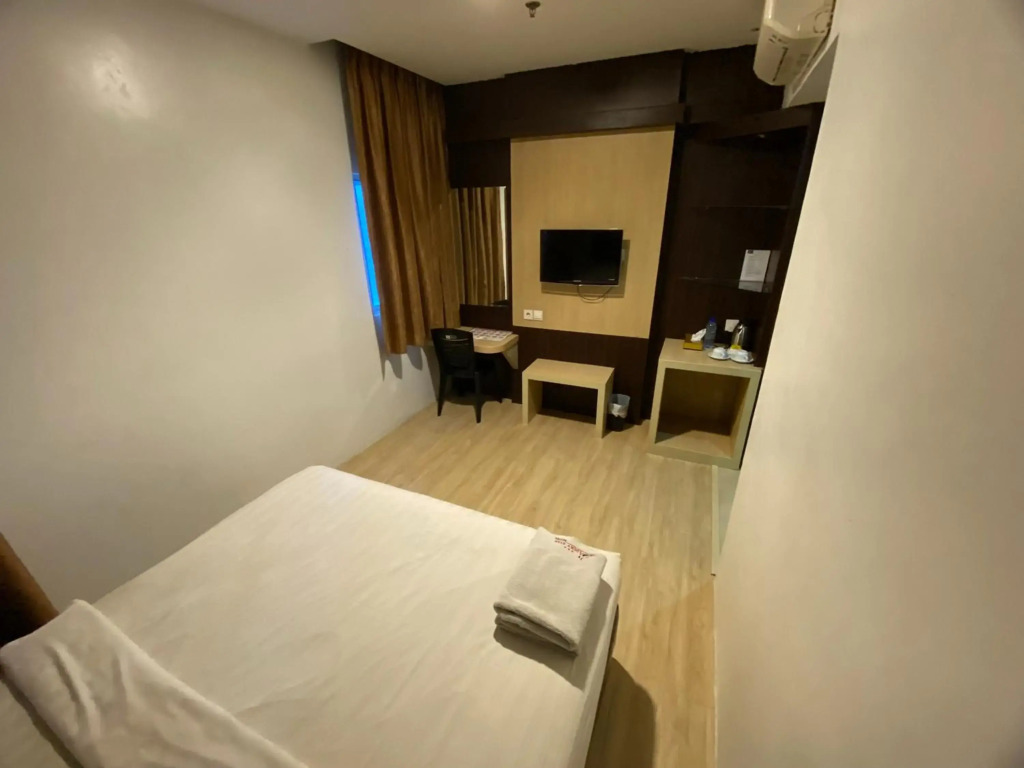 RedDoorz Premium near Grand Batam Mall