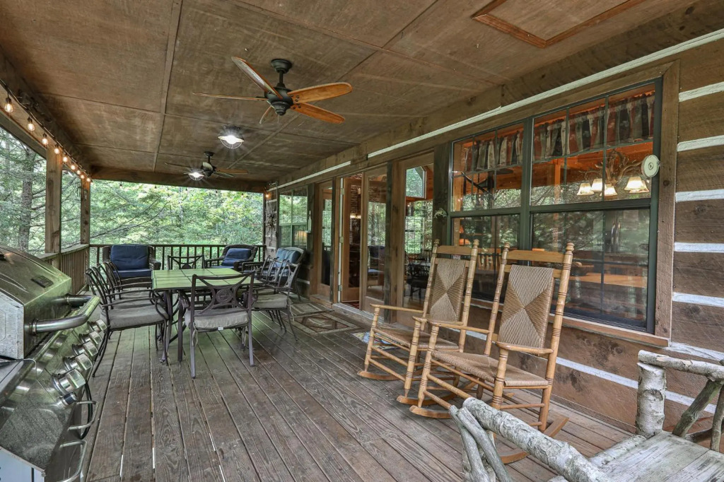 PICKs RIVERSIDE RETREAT