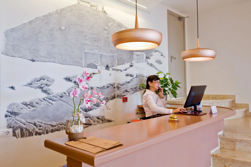 Hotel Jeni & Restaurant
