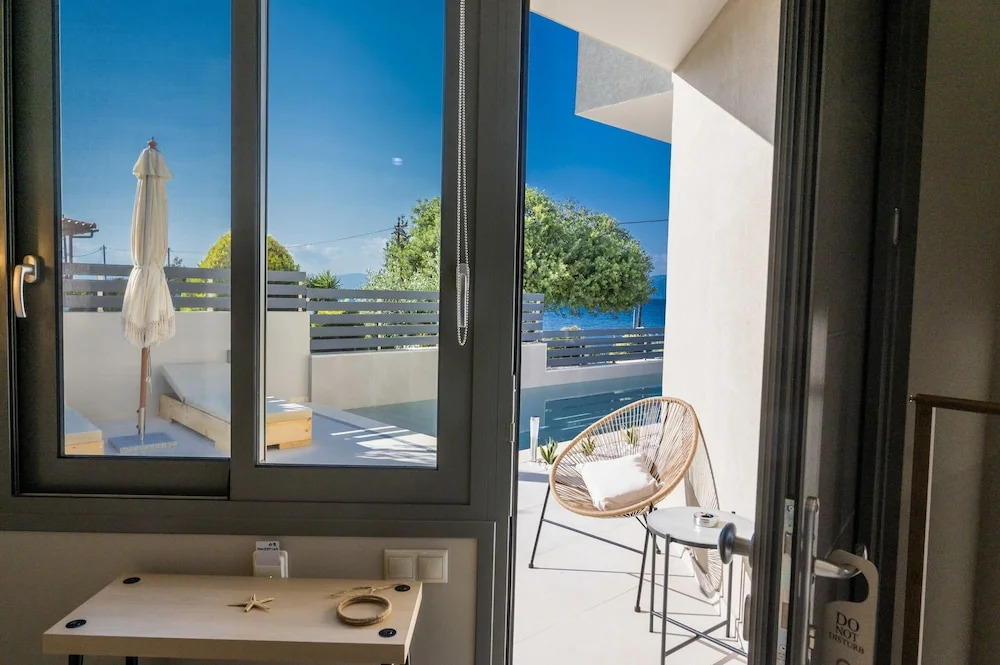 Theros Suites