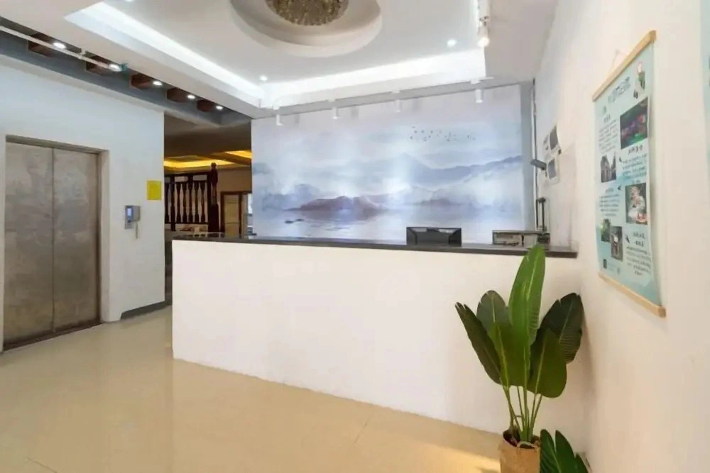 Yangshuo Menai Hotel