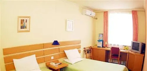 Home Inn East Railway Station - Kunming