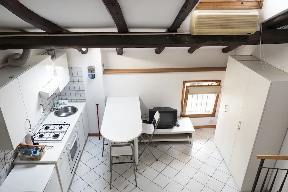 Nice and Cozy Quiet Apartment Right in the Center