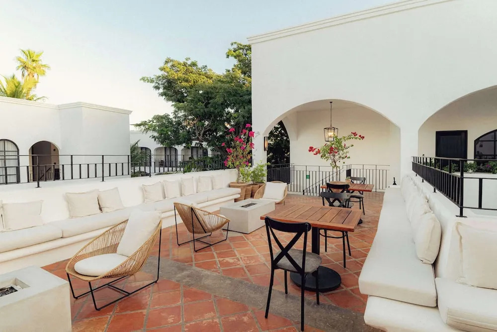 Tropicana Inn