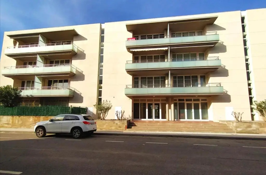 NEW! Apartamento con piscina y balcón a 2 minutos de la playa. WI-FI