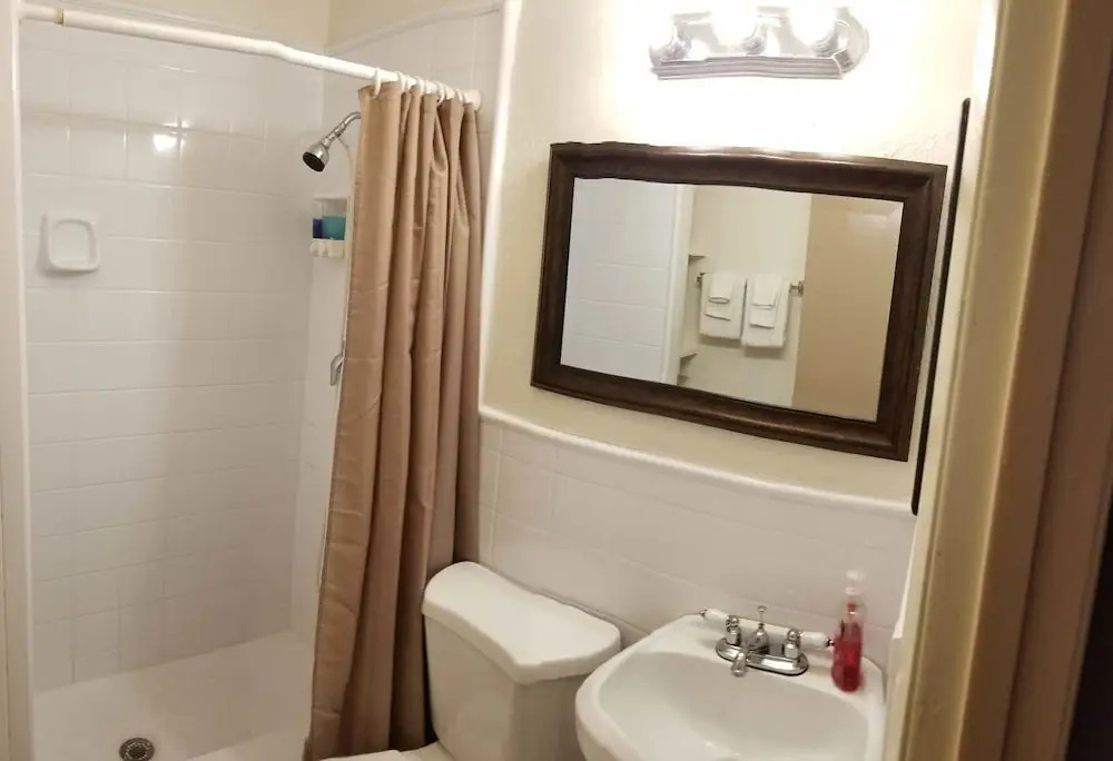 INN LEATHER GUEST HOUSE-GAY MALE ONLY