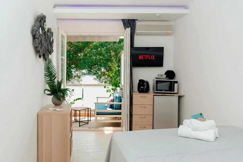 Sea View Studio With a Barbecue Area on the Terrace of the Building a Smart TV