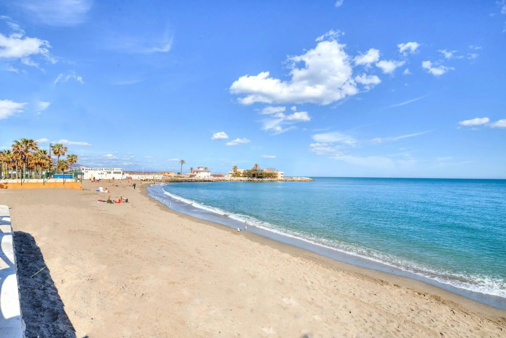 Apartamento con patio a 1 minuto de la playa