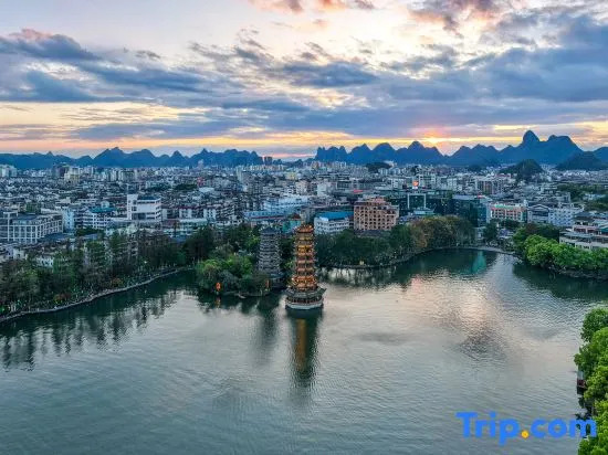 Homeinn Selectde Hotel (Guilin Two Rivers and Four Lakes，Elephant Trunk Hill Scenic Area