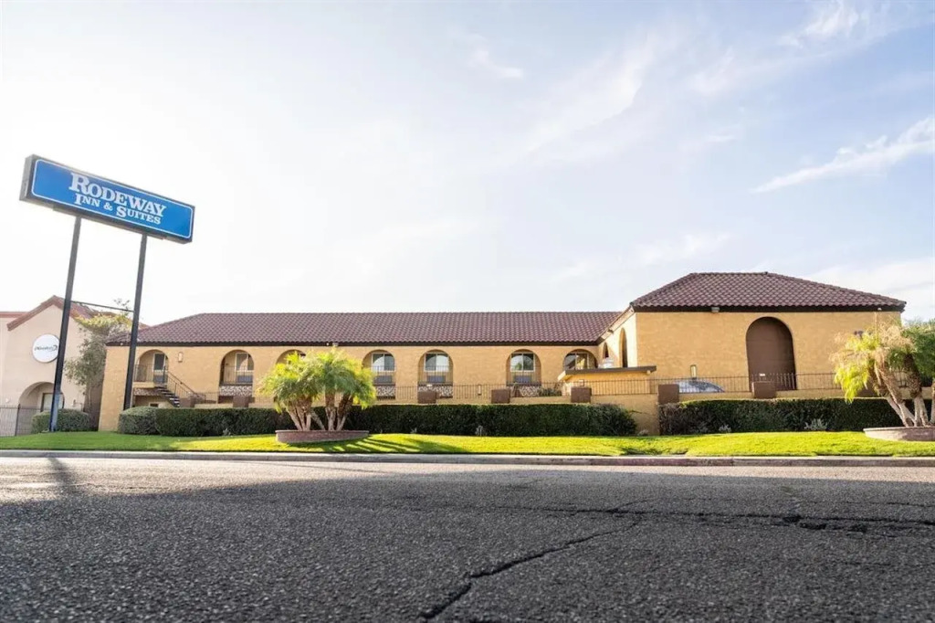 Rodeway Inn & Suites Colton-Riverside