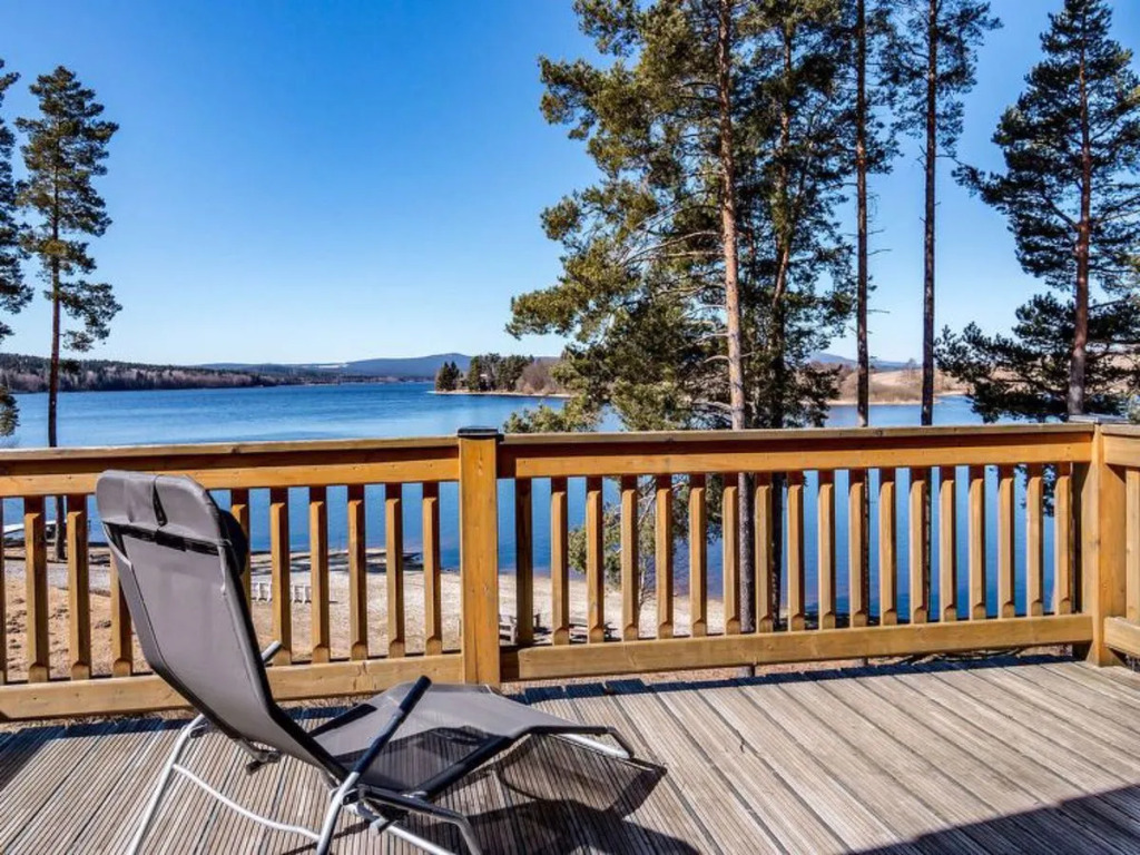 Lakeside Village 37873