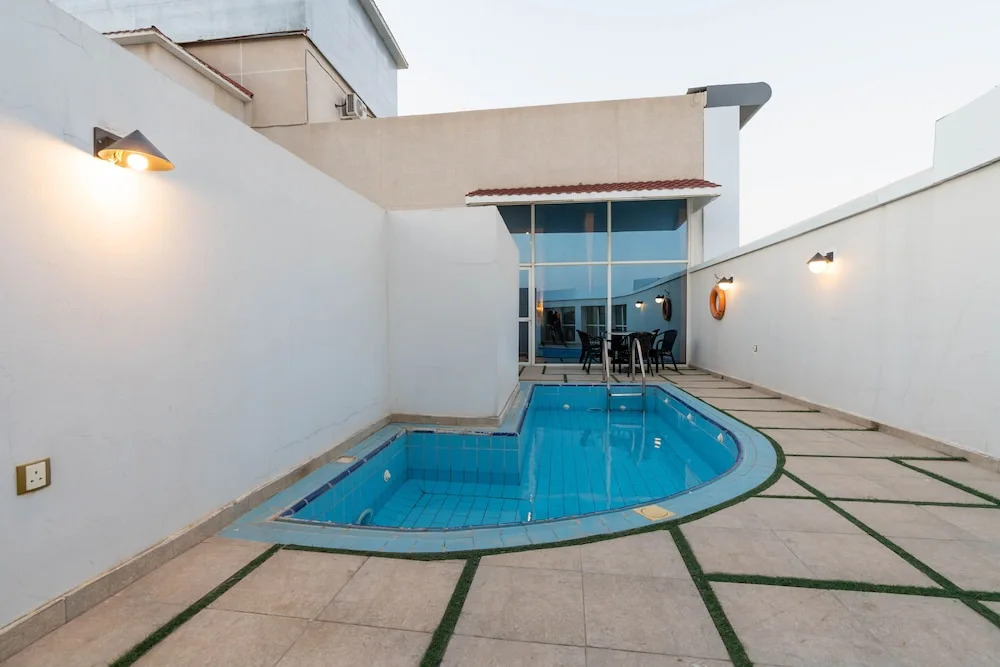 Platinum Al Khamseen Serviced Apartments
