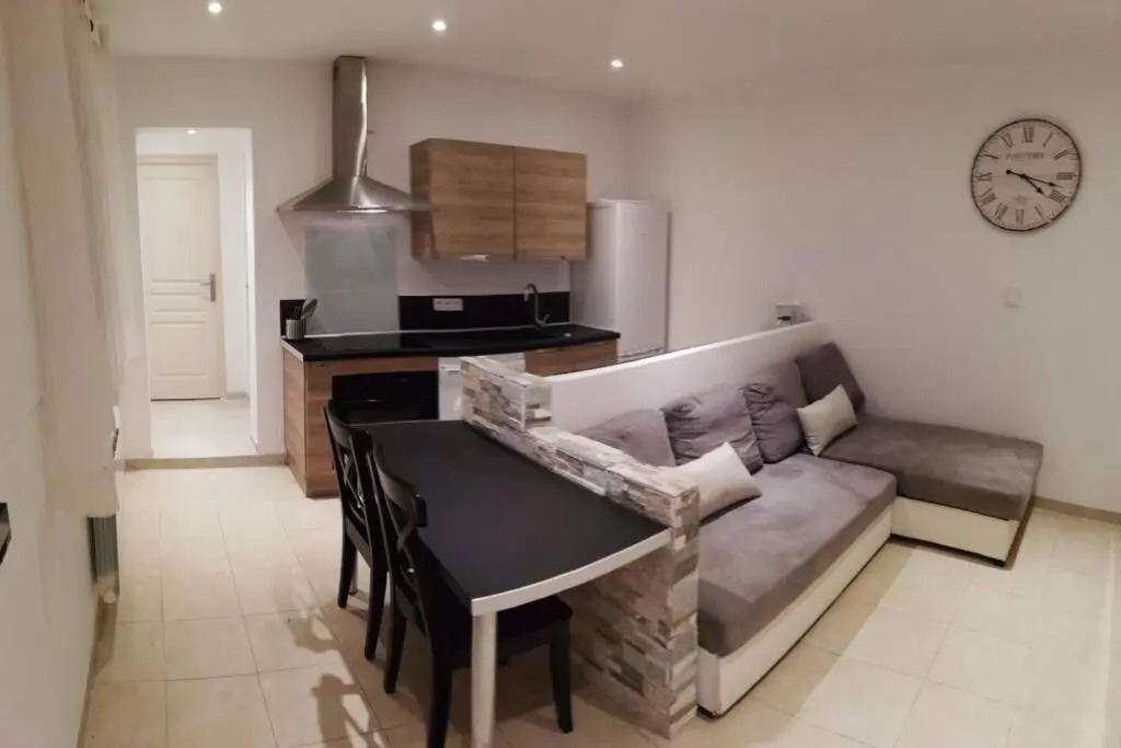 Appartement T2 Rez de villa proche bord de mer