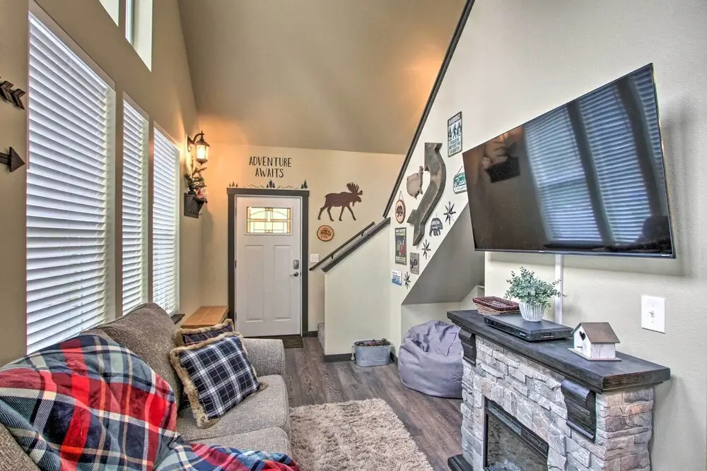 Cozy Cabin - 5 Miles to Mt Rainier National Park!