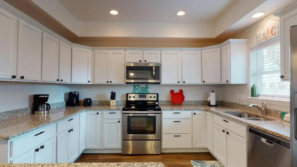 CLP804 Upscale 5 Bedroom Home, Close to Beach with Boardwalk, Community Pool