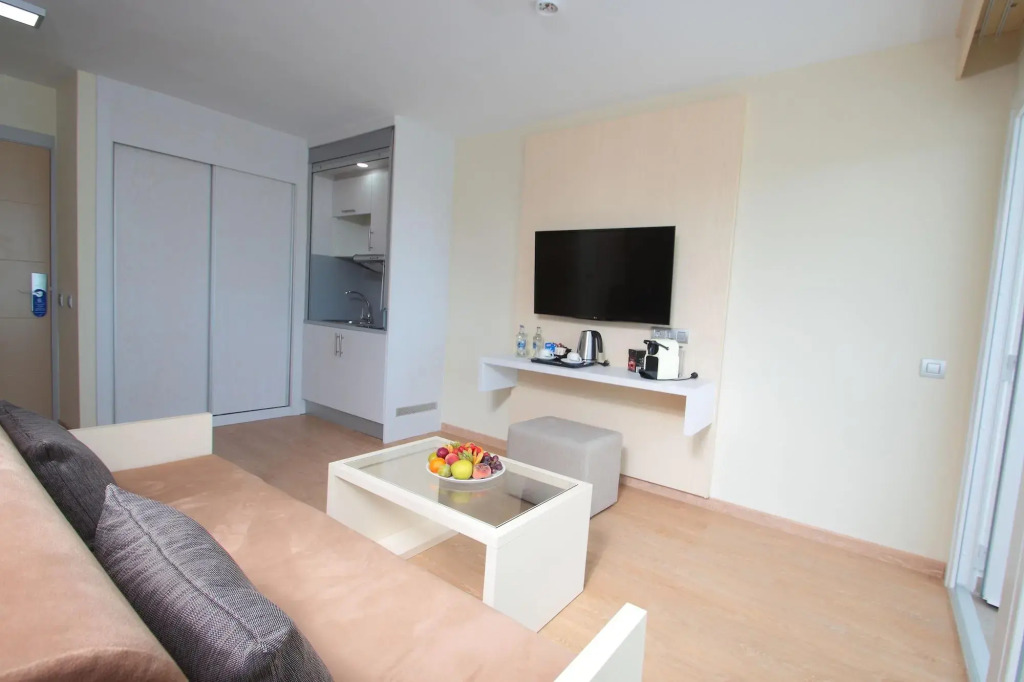 HL Suites Nardos - Only Adults