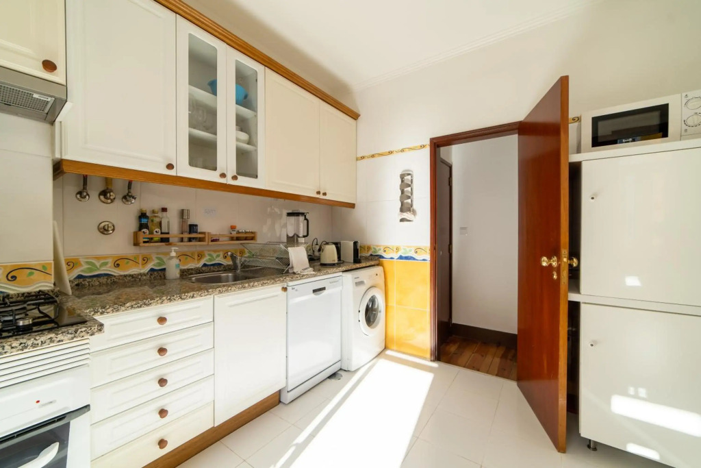 Luxury & Sunny Apartment in Arroios with AC and Fast Wi-Fi