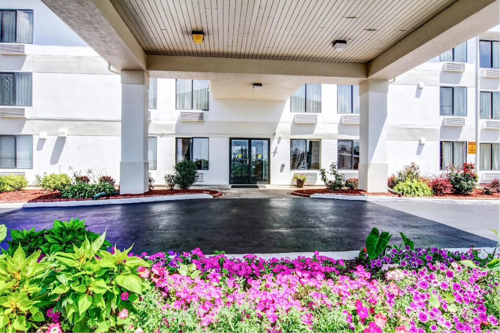 Motel 6-Columbia, MO - East
