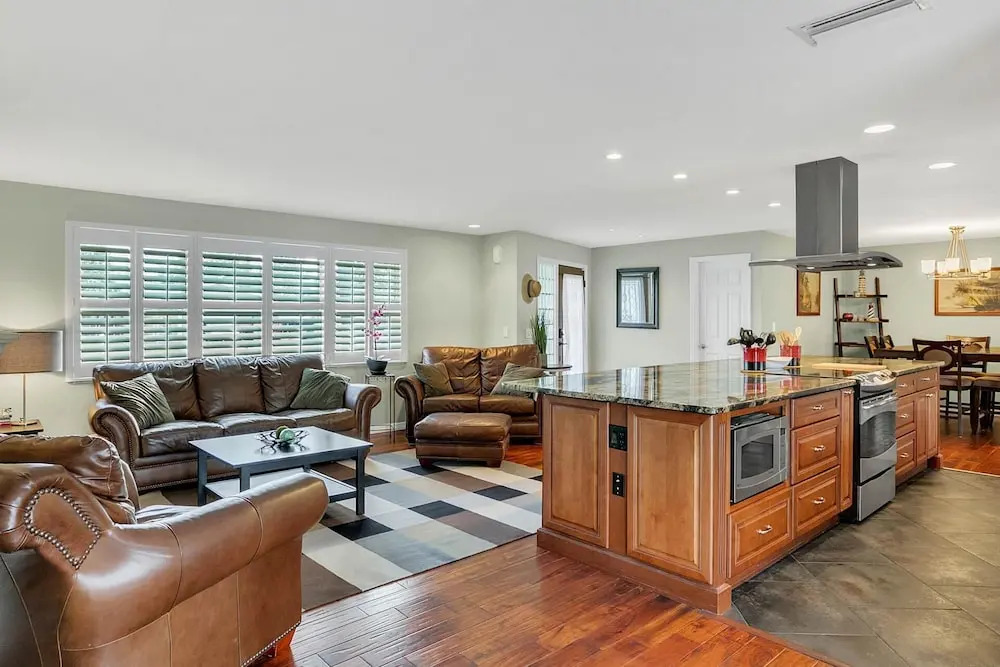Resort-style Seminole  4 Bedroom Home