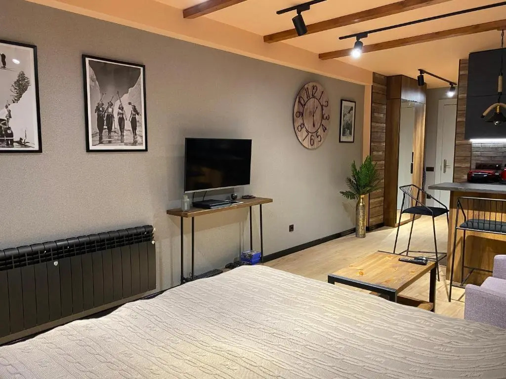 Atrium Apt. 403