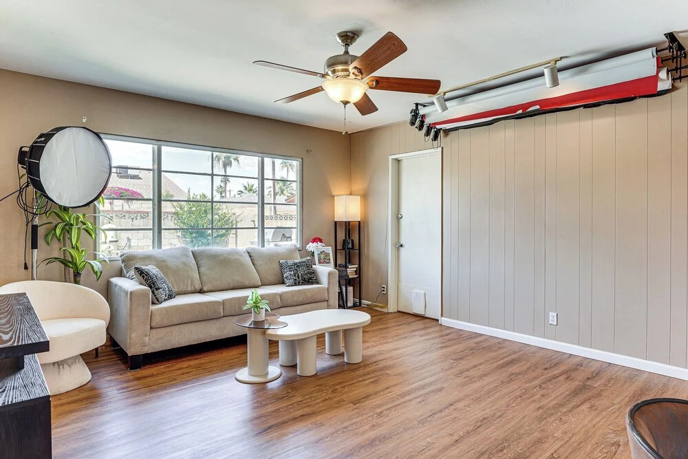 < 10 min to Old Town! Home w/ Unique Photo Studio