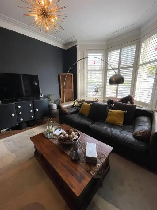 Traditional apt close to city centre & Hampden