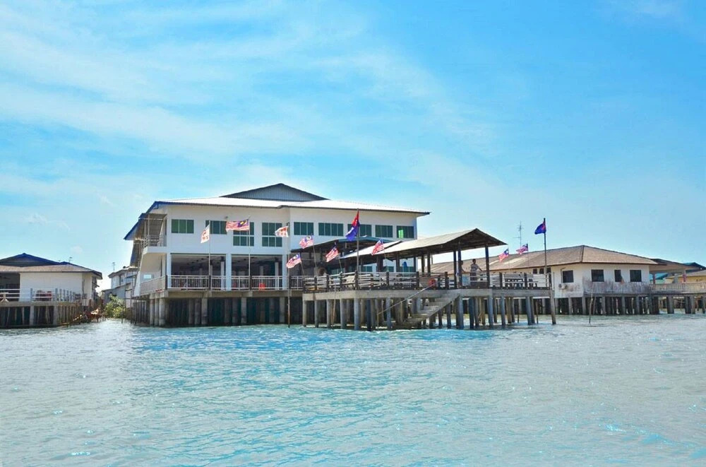 Mangrove Floating Chalet