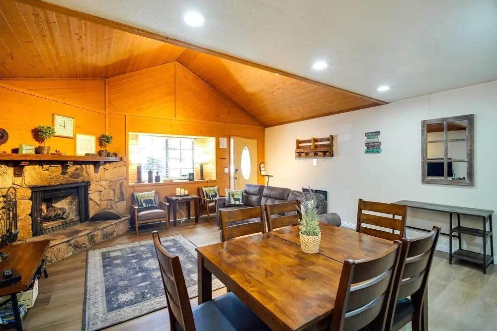 < 3 Mi to Lake: 'goldilodge' Big Bear Lake Cabin