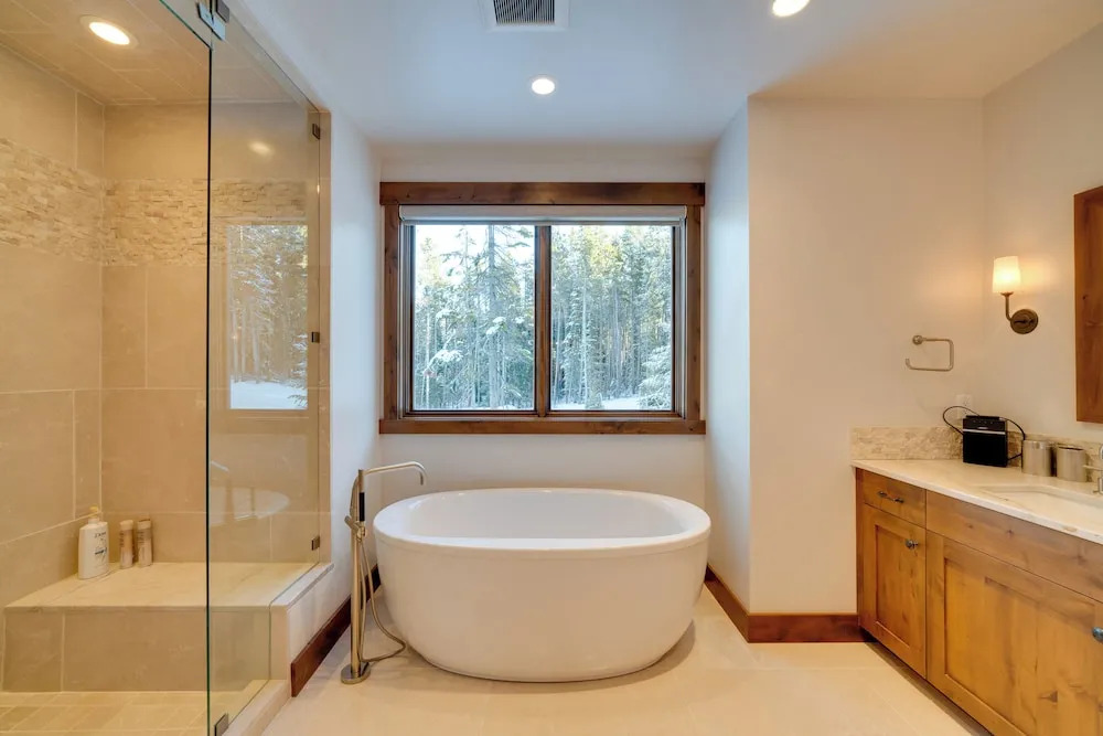 Custom Ski-in/out Chalet With Hot Tub & Wet Bars!