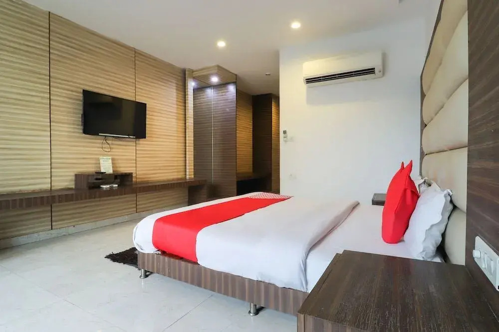 City Club & Hotels by OYO Rooms